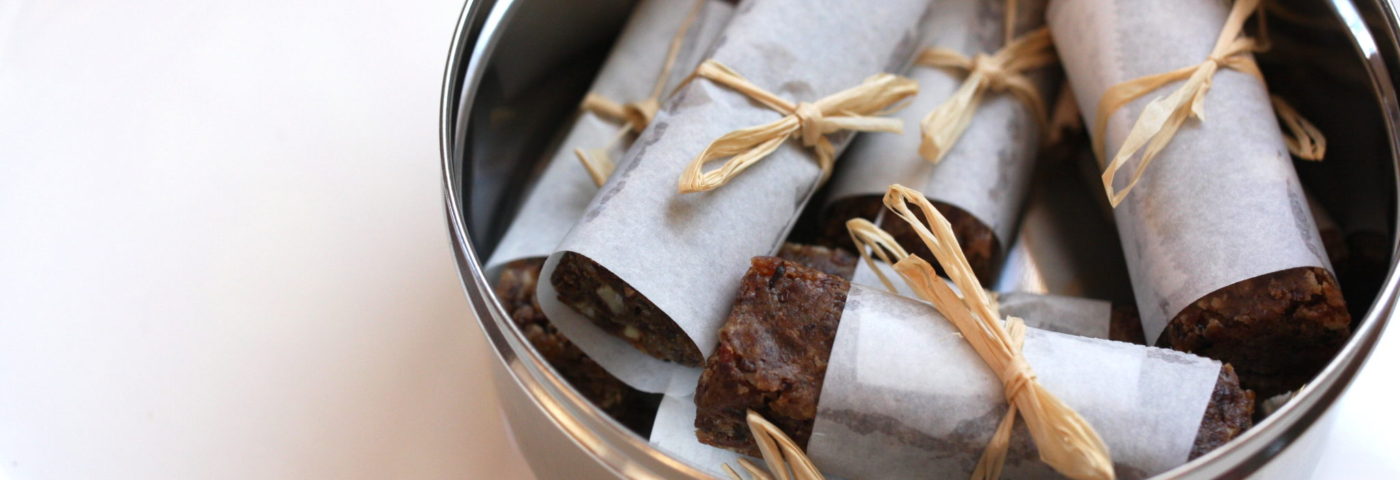 almond butter chocolate raw food bars